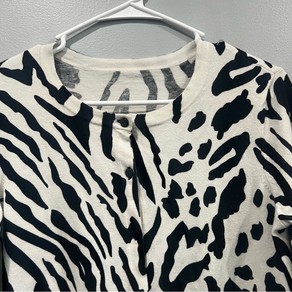 Women’s leopard black and white print cardigan/size S - Picture 2 of 5